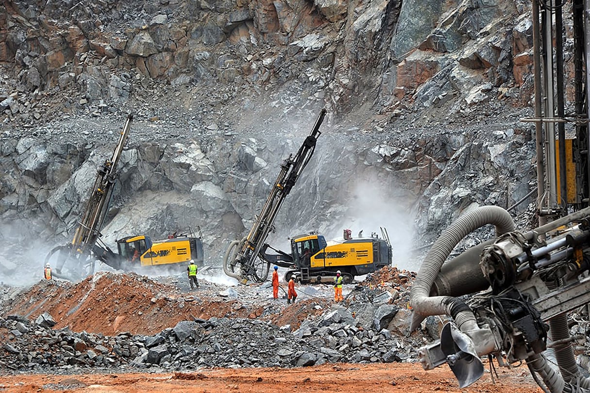 Forages dans la carrière de la mine d’or de Tongon, exploitée par Barrick Gold, qui voit bondir son bénéfice au troisième trimestre 2023. © Olivier pour JA