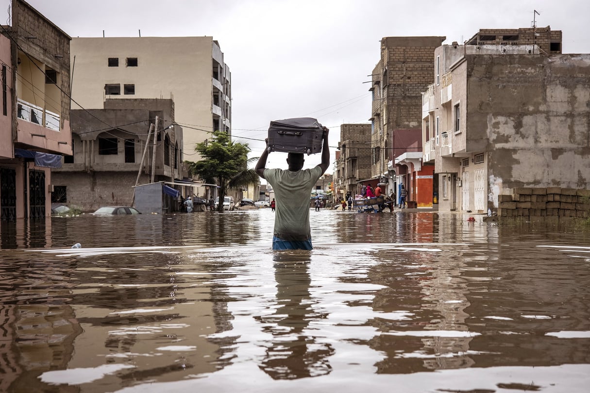 Inondations dans la région de Keur Massar, au Sénégal, le 20 août 2021. © John Wessels/AFP