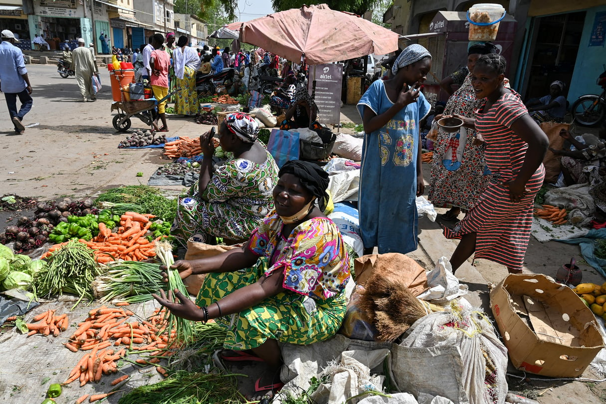 Sur un marché de N’Djamena peu après la mort d’Idriss Déby Itno, le 20 avril 2021. © ISSOUF SANOGO/AFP