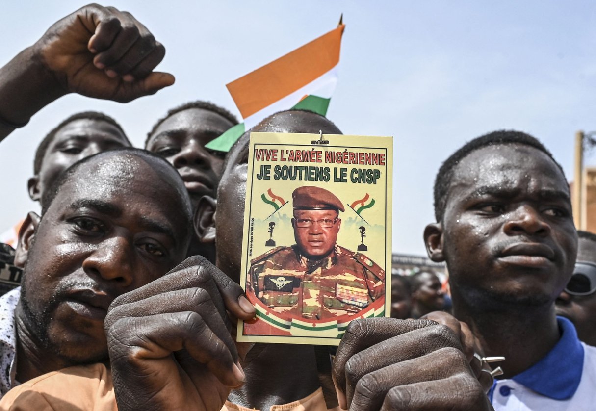 Des soutiens au régime militaire du général Abdourahamane Tiani, le 2 septembre 2023, à Niamey. © AFP.