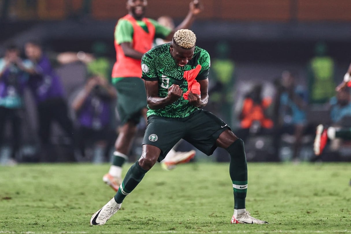 Le Nigérian Victor Osimhen fou de joie après sa victoire contre le Cameroun en Coupe d’Afrique des nations © FRANCK FIFE / AFP