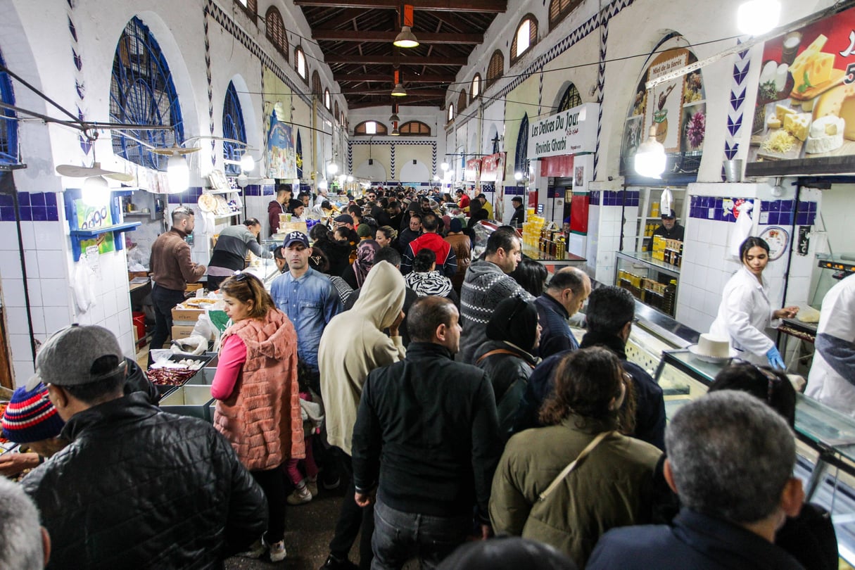 Afflux de visiteurs dans un marché de Tunis, en Tunisie, le 11 mars 2024, premier jour du ramadan. © Yassine Mahjoub/SIPA