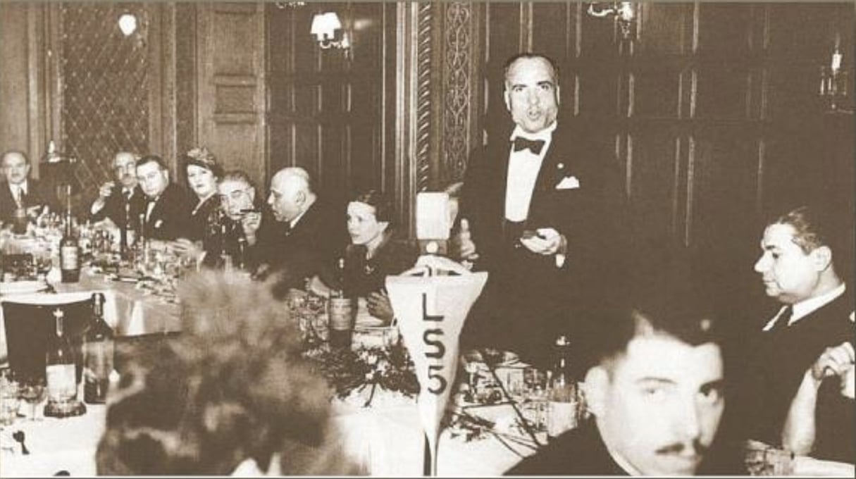 Moises Azize, fondateur du Patronat syro-libanais, en 1928, a été l'intercesseur entre la communauté syro-libanaise et le gouvernement argentin. Il a également été l'un des artisans de la création de la Banque syro-libanaise en 1924. Sur cette photo, on le voit inaugurer le Club Honor y Patria. &copy; Archives générales de la nation argentine