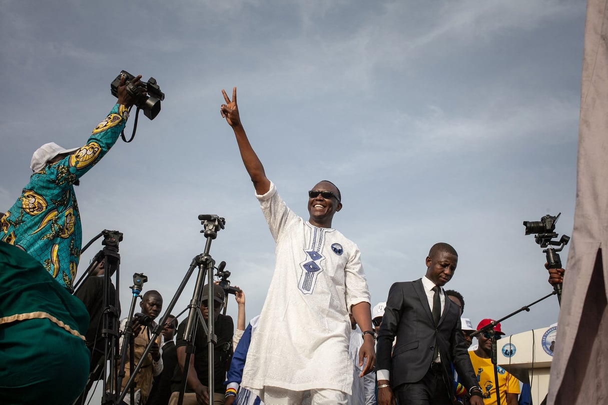 Succès Masra, le Premier ministre tchadien (au centre), lors d’un meeting de son parti, Les Transformateurs, à N’Djamena, le 10 mars 2024.