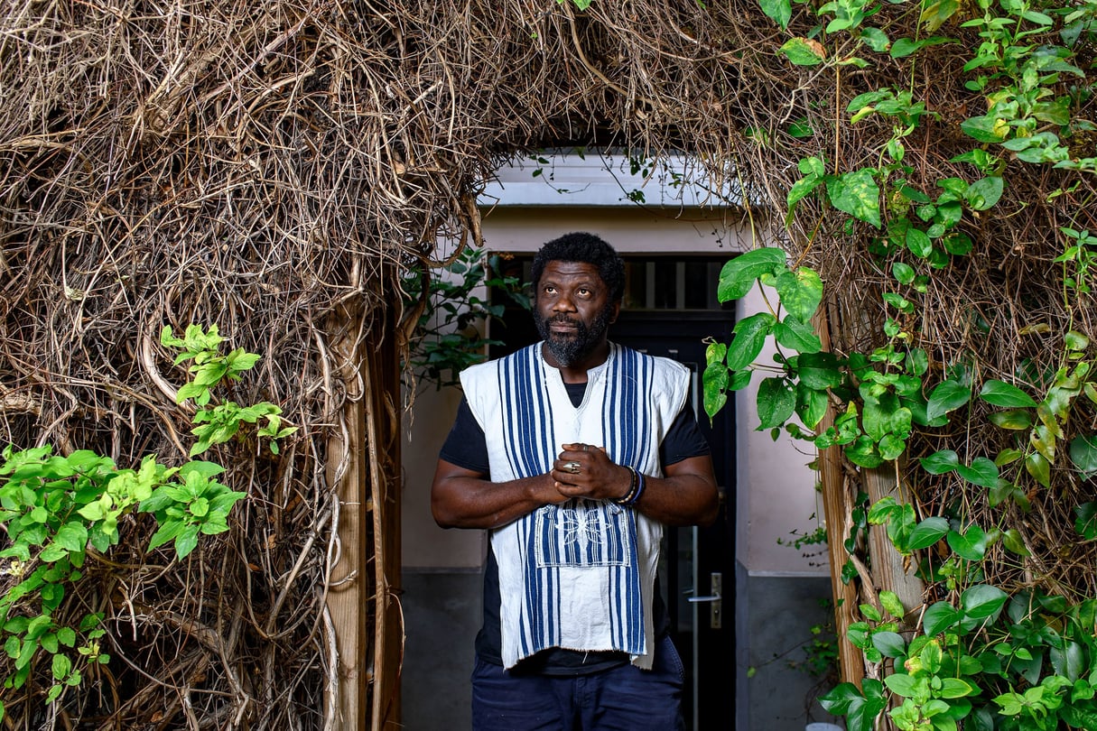 L’écrivain Gauz chez lui, à l’occasion de la sortie de son livre « Les Portes ». Paris, le 12 juin 2024. © Cyril Entzmann pour JA