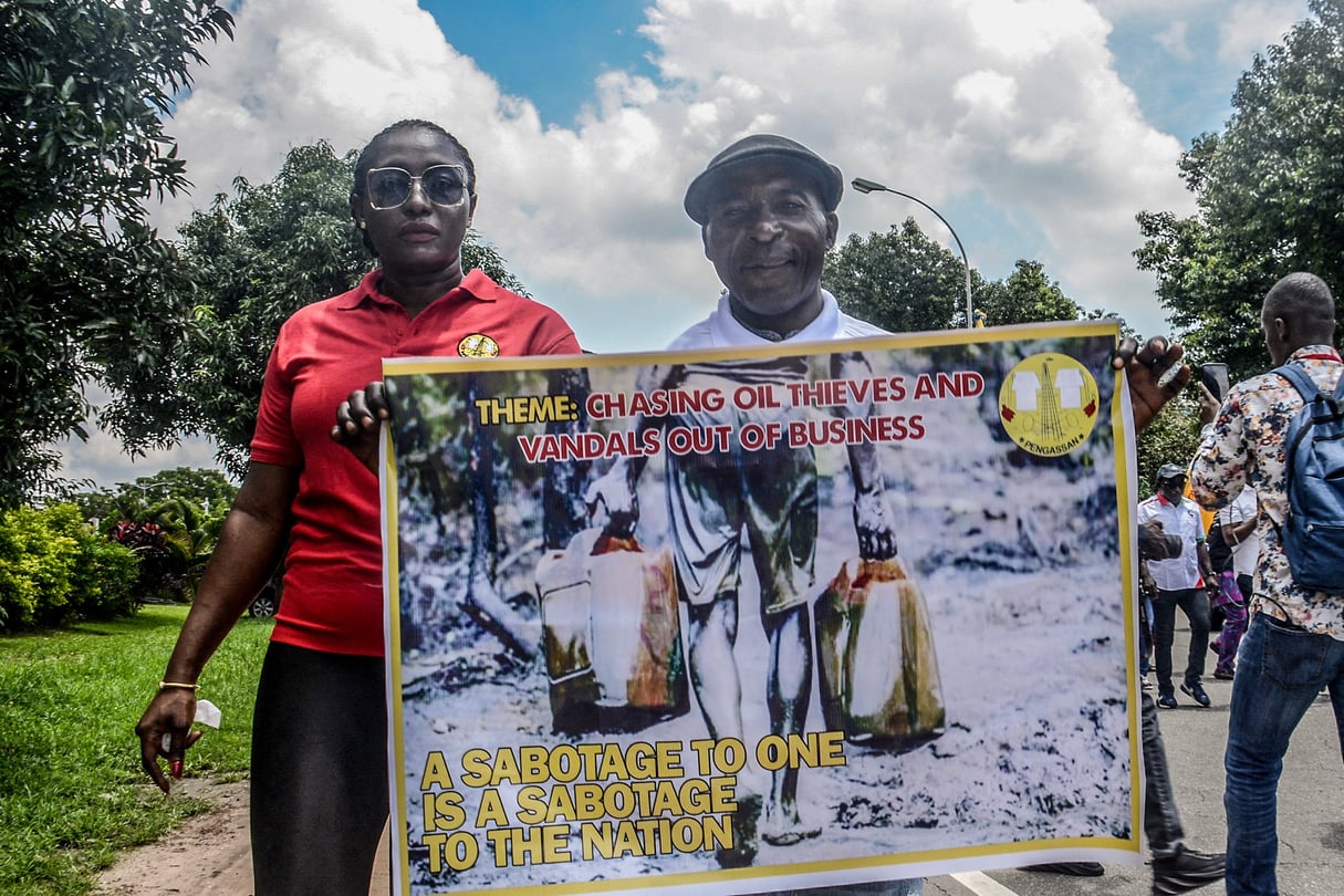 Les membres de la Petroleum and Natural Gas Senior Staff Association of Nigeria manifestent contre le vol de pétrole brut, à Abuja, le 6 septembre 2022. © Olukayode Jaiyeola/ NurPhoto via AFP