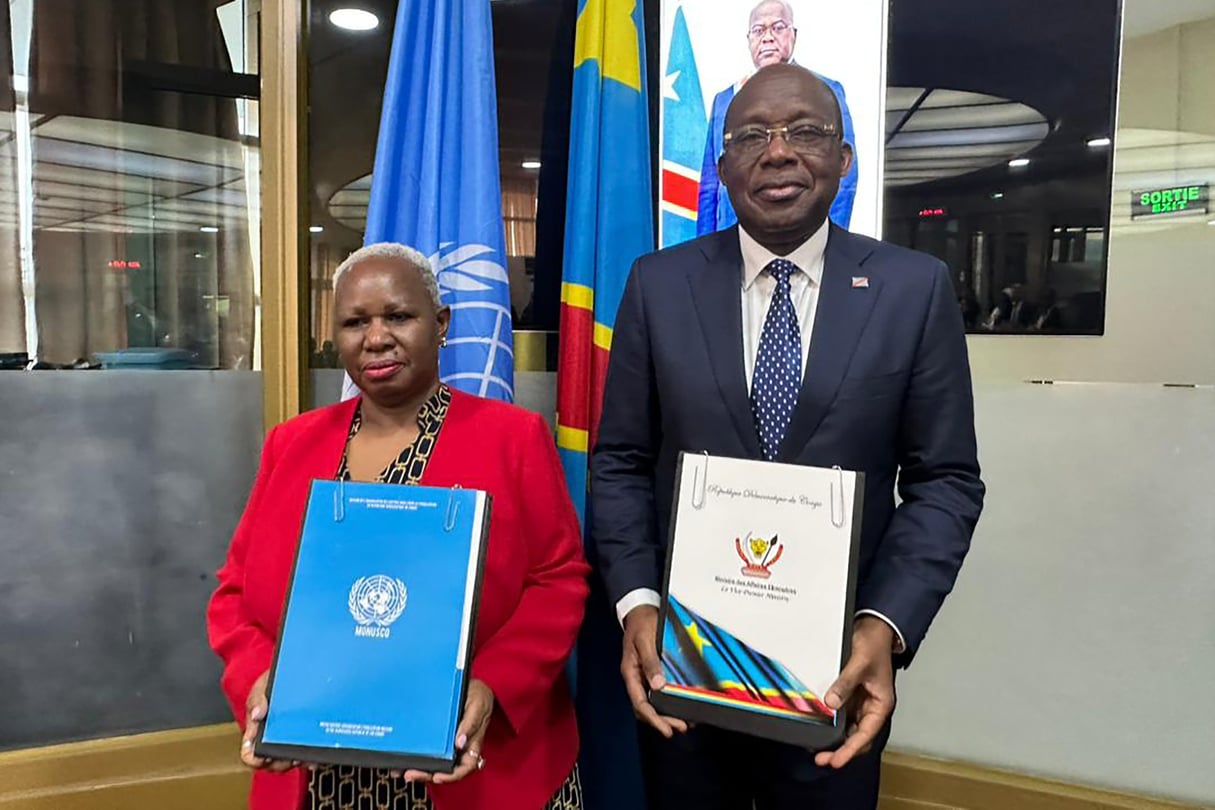 Bintou Keita et Christophe Lutundula, l’ex-ministre congolais des Affaires étrangères, lors de la signature du plan de désengagement de la Monusco en RDC, le 22 novembre 2023. © X Bintou Keita
