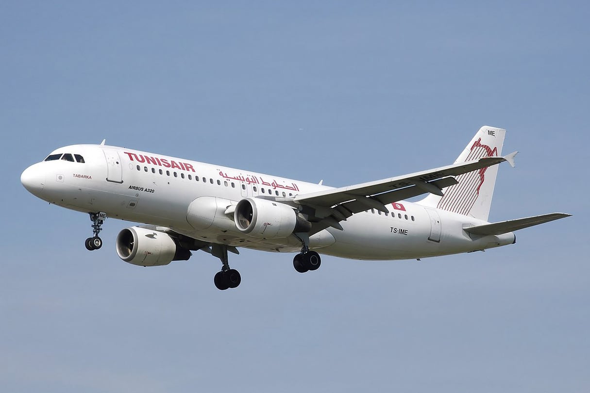 Un Airbus A320 de la compagnie nationale tunisienne. © Arpingstone