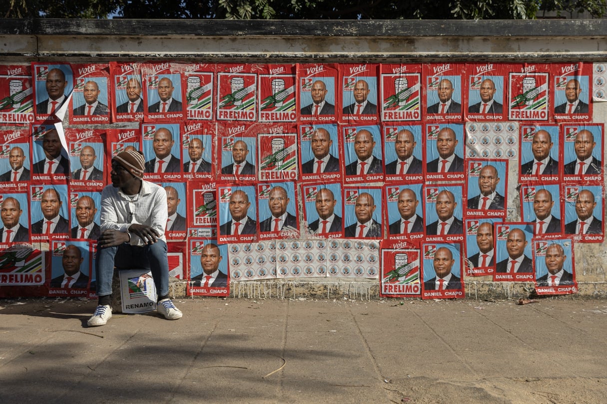 Un mur de Maputo couvert d’affiches du Front de libération du Mozambique (Frelimo) lors du premier jour de la campagne électorale, le 24 août 2024.