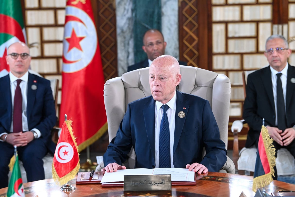 Le président tunisien Kaïs Saïed lors de l’ouverture du mini-sommet diplomatique du Maghreb Tunisie-Algérie-Libye, au palais de Carthage, à Tunis, le 22 avril 2024. &copy; Mohamed Hammi/Tunisian Presidency/SIPA