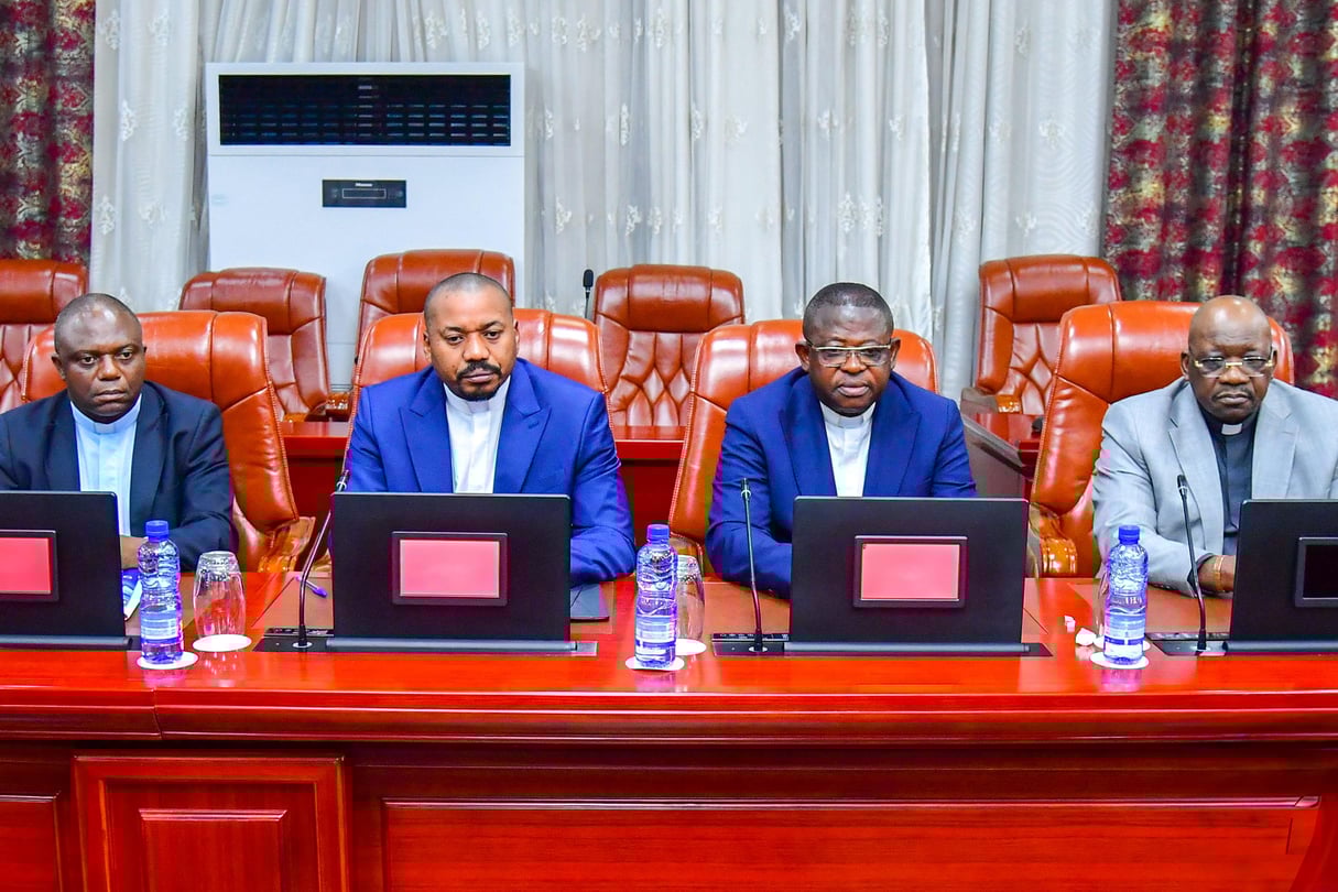 Les chefs religieux des Églises catholique et protestante rencontrent Félix Tshisekedi à la Cité de l’Union africaine à Kinshasa, le 21 juin 2025. © Présidence de la RDC