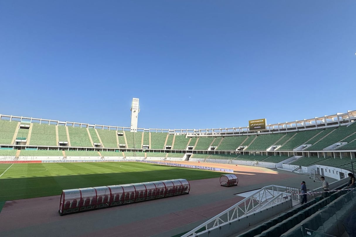  Vue du stade Adrar, qui devrait accueillir la Coupe d'Afrique des Nations 2025 et la Coupe du Monde de la FIFA 2030, alors que sa construction se poursuit dans certaines parties de la ville côtière d'Agadir, au Maroc, le 2 septembre 2025.