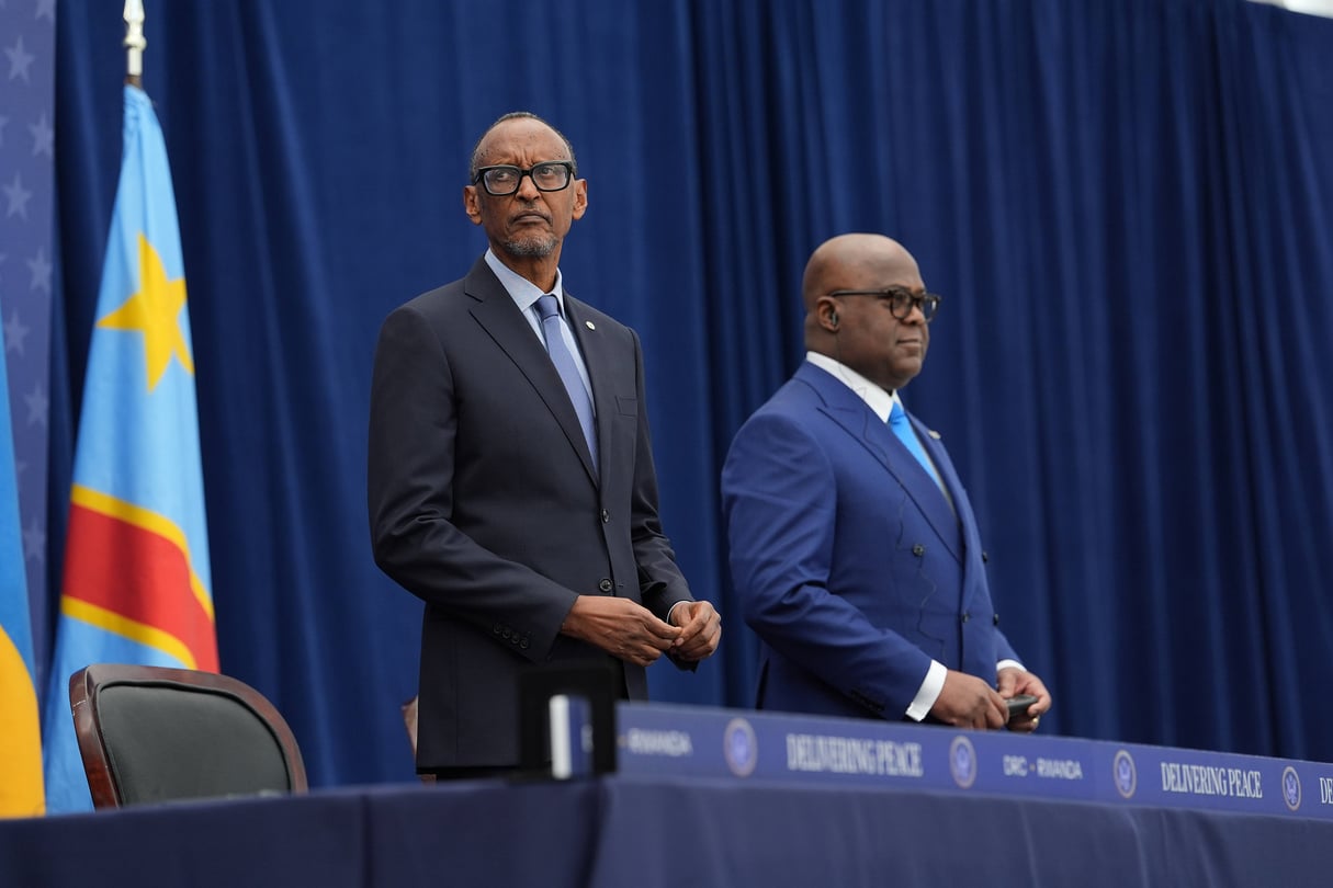 Le président rwandais, Paul Kagame, et le président congolais, Félix Tshisekedi, à la cérémonie de signature de l'accord de pays entre leur deux pays au Donald J. Trump Institute of Peace à Washington, le 4 décembre 2025. 