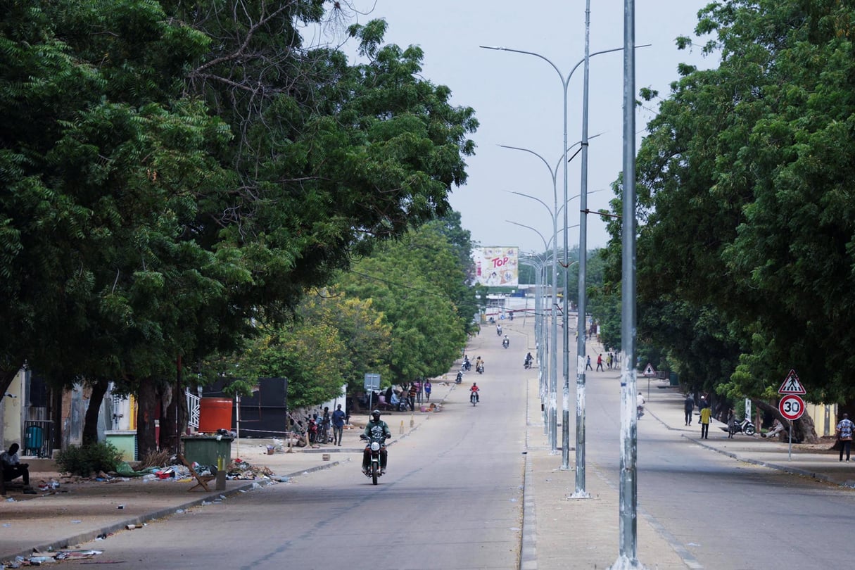 À Garoua, au Cameroun, le 4 novembre 2025, après un appel du leader de l’opposition Issa Tchiroma Bakary à un confinement national de trois jours.