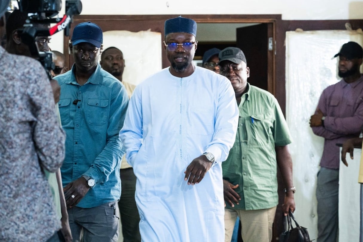 Ousmane Sonko, ancien Premier ministre sénégalais, lors d’une conférence de presse à Dakar le 2 juin 2026.