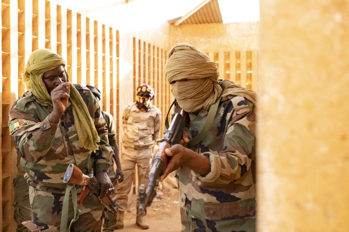 Un instructeur militaire des Forces armées maliennes (FAMa) forme des soldats maliens au combat, à Gao, en 2021 (illustration).