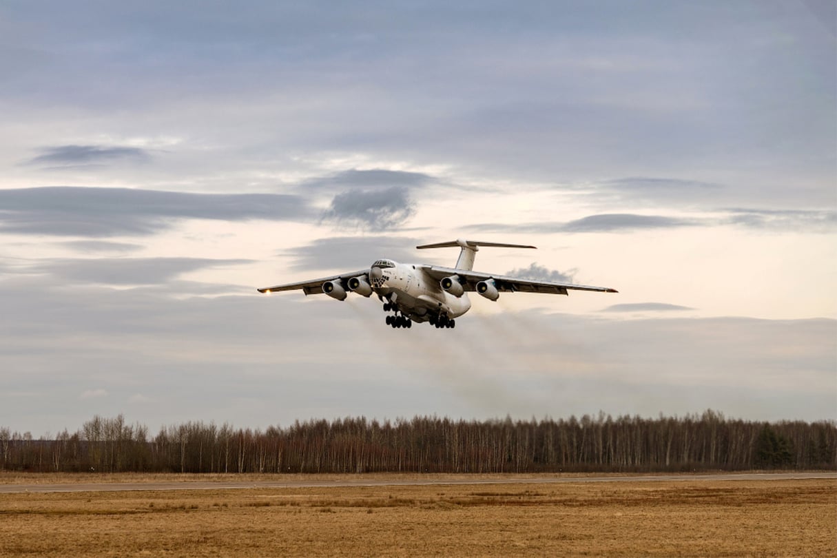 Un avion de transport IL-76 de la compagnie aérienne russe Zitotrans, à laquelle Africa Corps a recours pour ses vols à destination du Sahel (illustration).