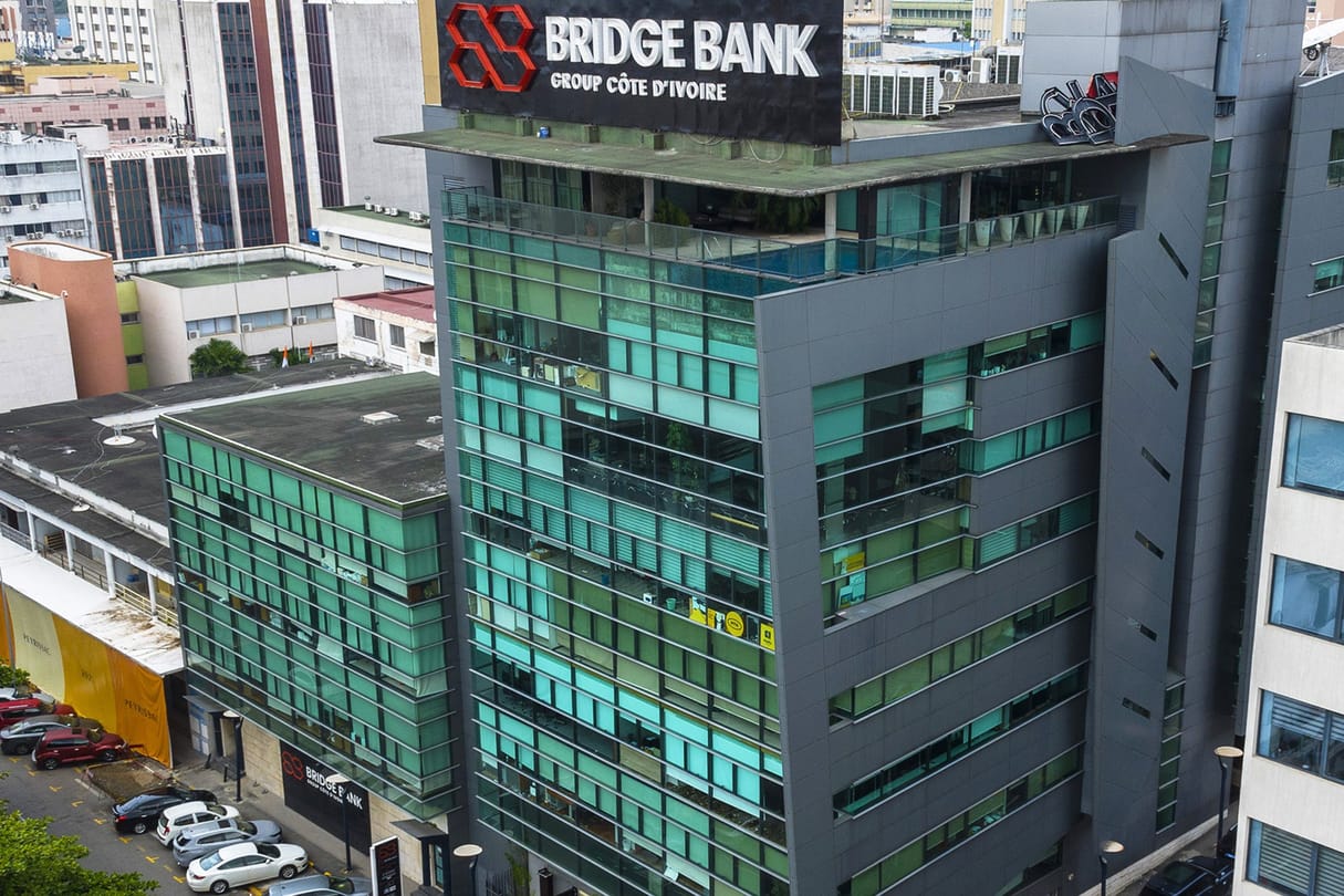 Le siège de Bridge Bank Group Côte d’Ivoire, dans le quartier du Plateau, à Abidjan. © Nabil Zorkot