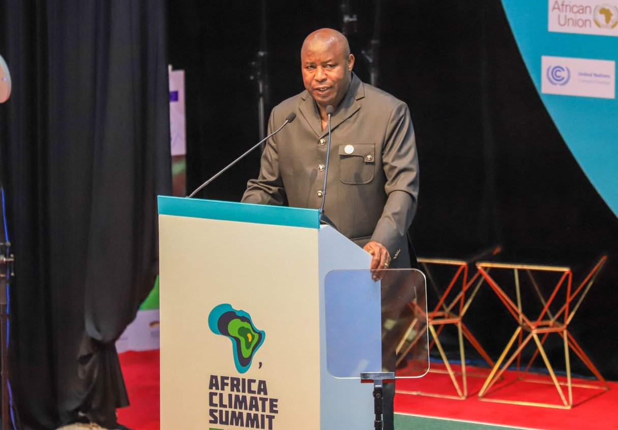 Selon le président Évariste Ndayishimiye (ici au Sommet pour le climat en Afrique, à Nairobi, le 5 septembre 2023), les homosexuels attirent la « malédiction » divine. © Andrew Kasuku / ANADOLU AGENCY / Anadolu via AFP)