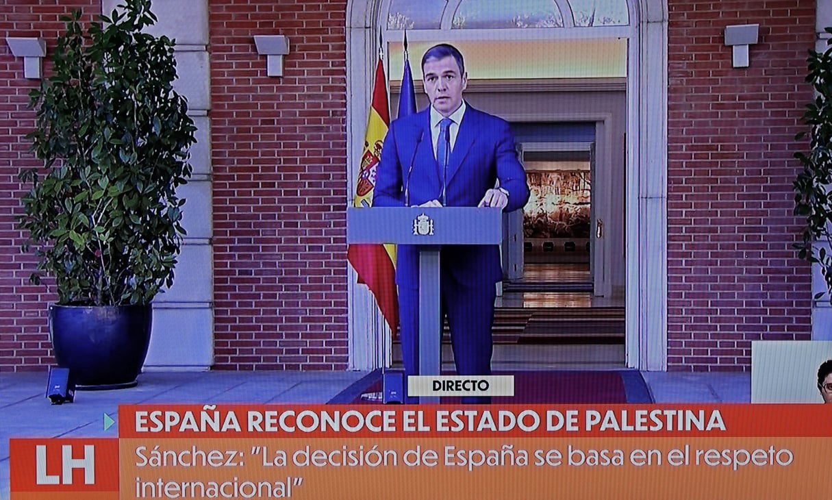 Capture d’écran de la conférence de presse du Premier ministre espagnol, Pedro Sanchez, après que l’Espagne a reconnu l’État palestinien, le 28 mai 2024 à Madrid; © Thomas COEX / AFP.