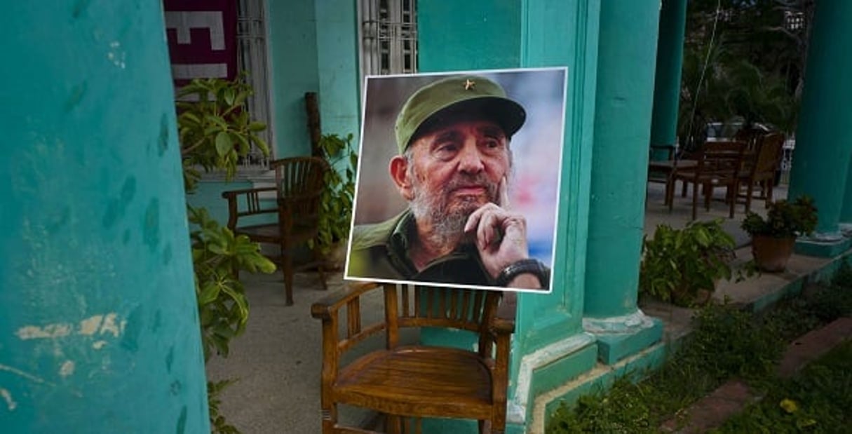 Un portrait de Fidel Castro sur une chaise dans un bâtiment officiel de La Havane, le 27 novembre 2016. © Ramon Espinosa/AP/SIPA