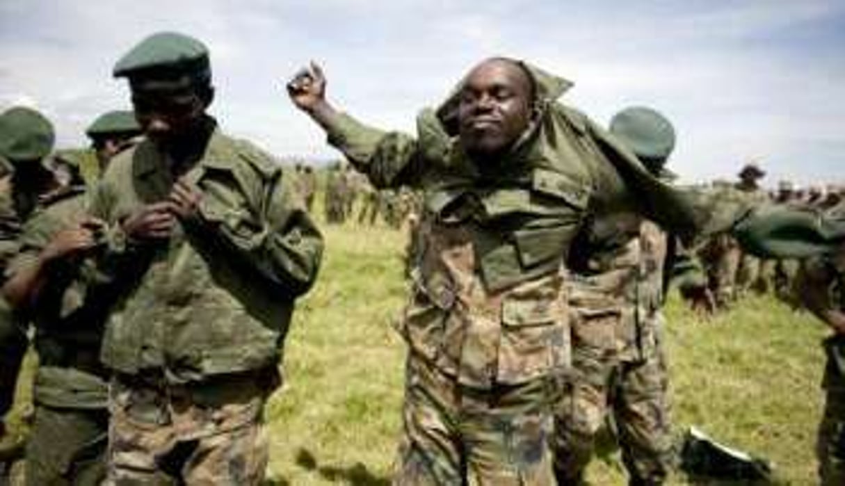 Le chef d’Ã©tat-major rebelle Bosco Ntaganda avec son uniforme de l’armÃ©e congolaise, le 29 jan