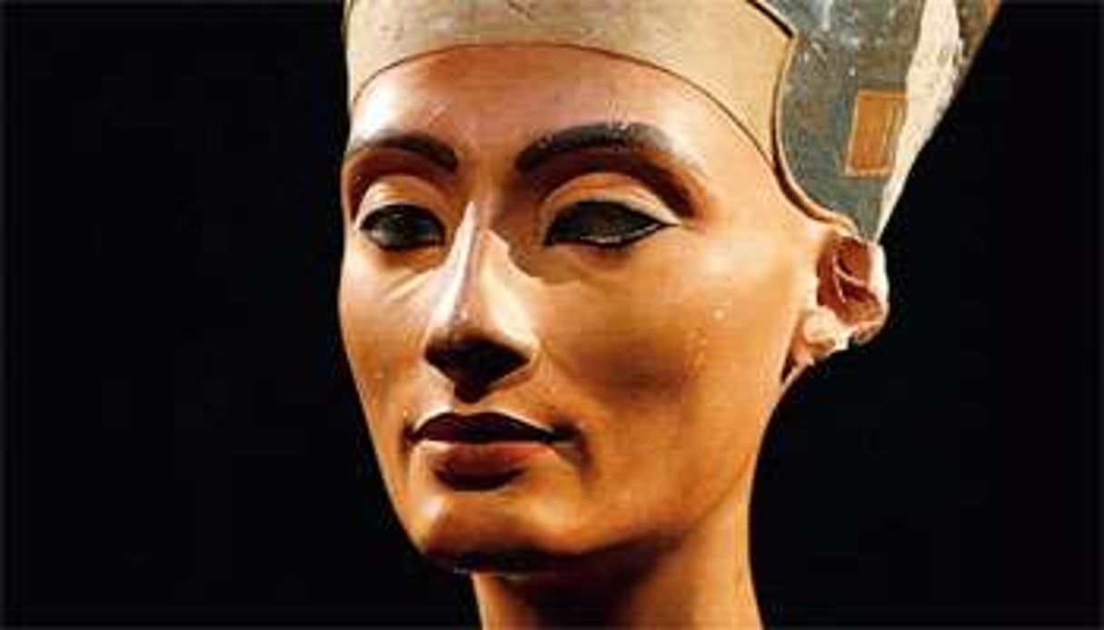 Le buste de Néfertiti est exposé au Neues Museum de Berlin © Fabrizio Bensch/Reuters