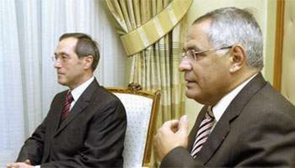 Claude Guéant, secrétaire général de l’Elysée (à g.), avec Robert Bourgi, en octobre 2008 © Vincent Fournier/J.A.
