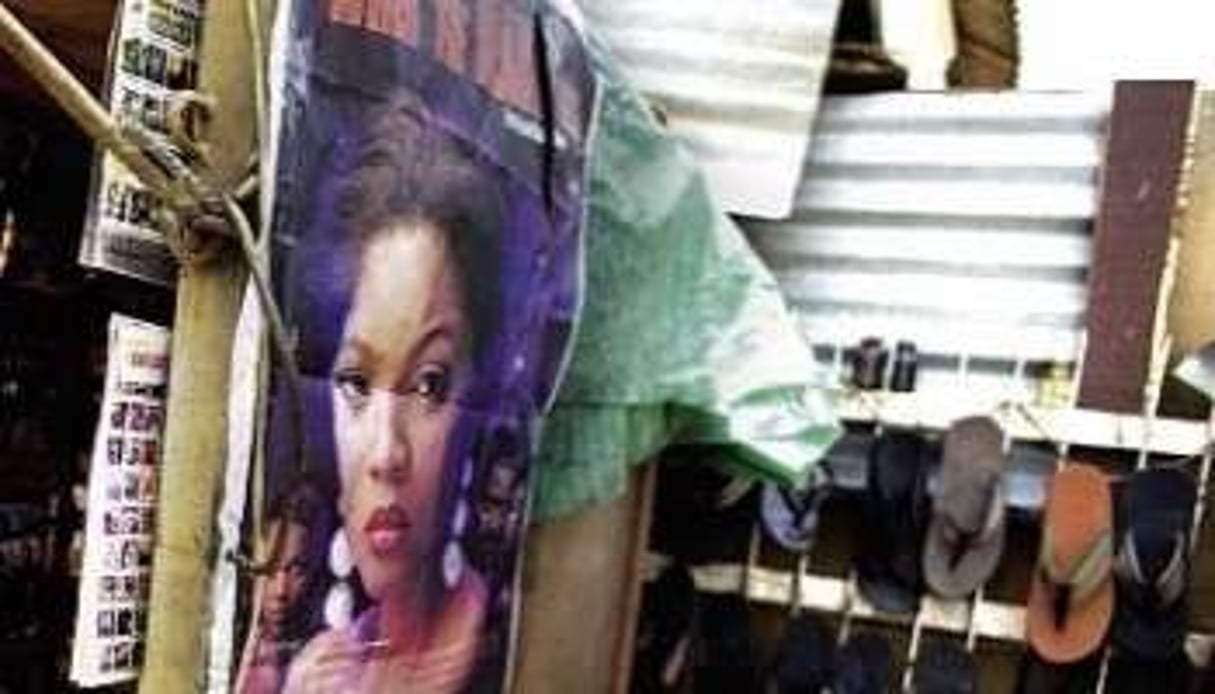 Les films nigérians sont directement vendus au format vidéo pour une poignée de naïras © Guy Calaf/Cosmos