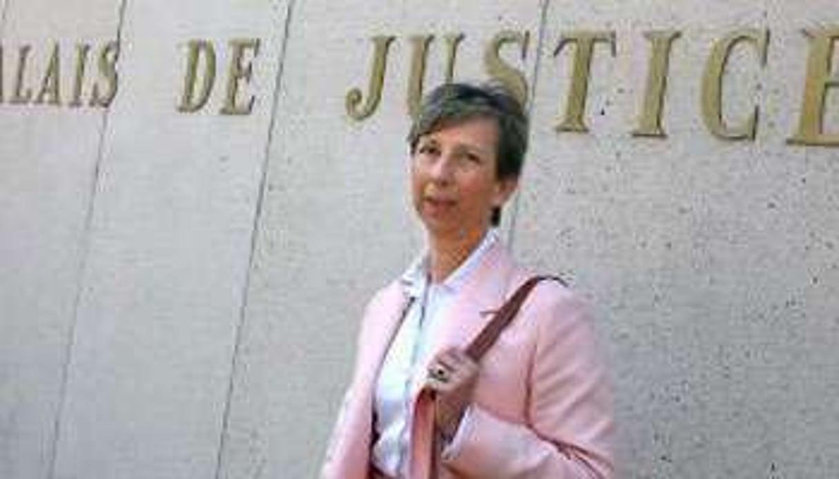 Elisabeth Borrel, devant le palais de Justice de Lille, en mai 2007 © AFP