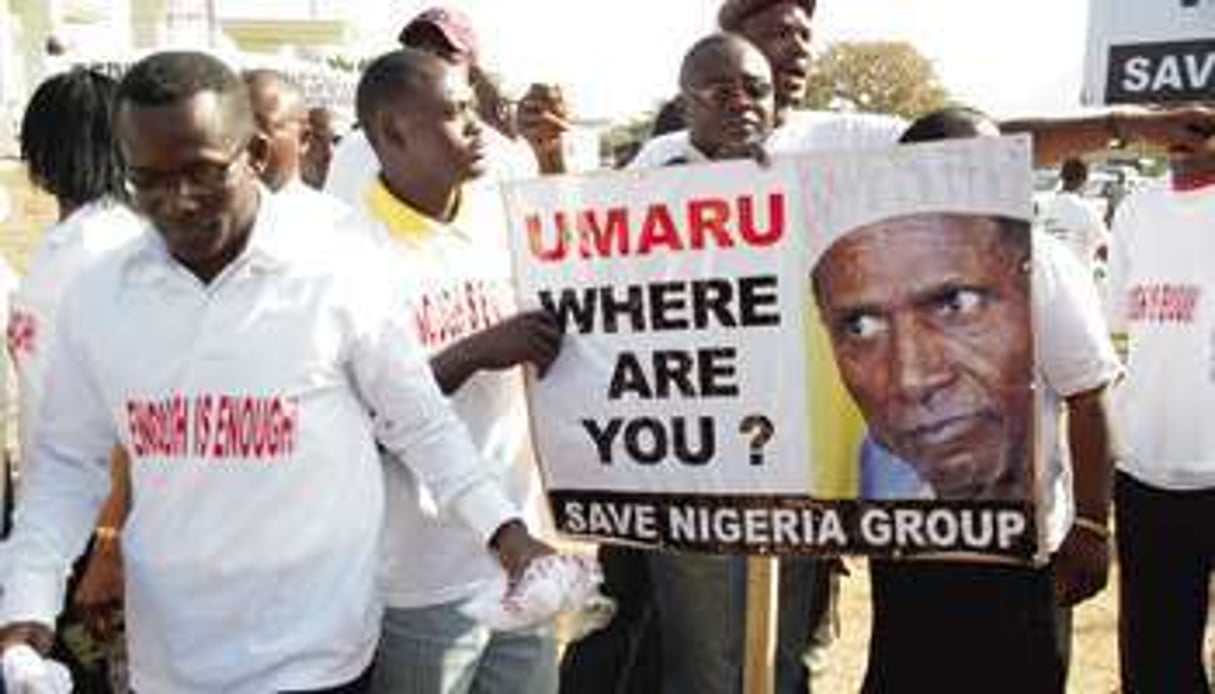 Le 12 janvier à Abuja, des Nigérians exaspérés devant la vacance du pouvoir © AFP