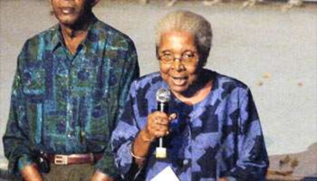 Annette Mbaye d’Erneville, lors de la présentation de Mère-Bi, à Dakar, en 2008 © AFA