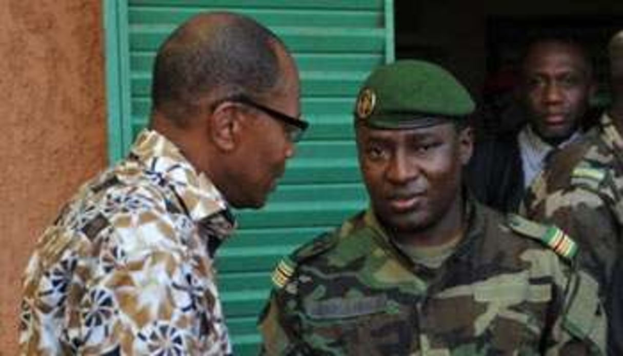 Mohamed Ibn Chambas, le président de la Commission de la Cédéao avec le colonel Djibrilla Hamido © AFP