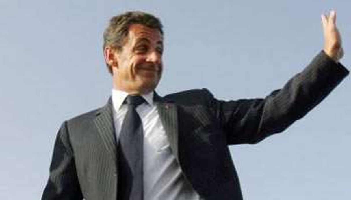 Nicolas Sarkozy monte dans l’avion présidentiel © AFP