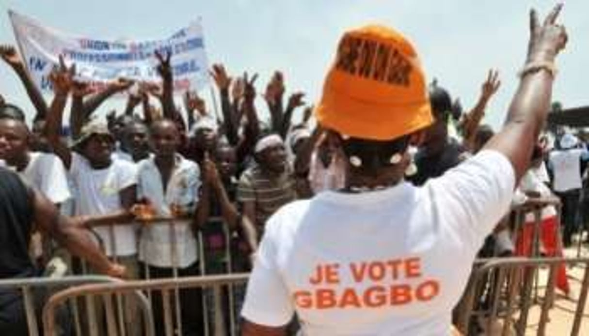 Des supporters du président ivoirien Laurant Gbagbo, le 6 mars 2010 à Abidjan © AFP