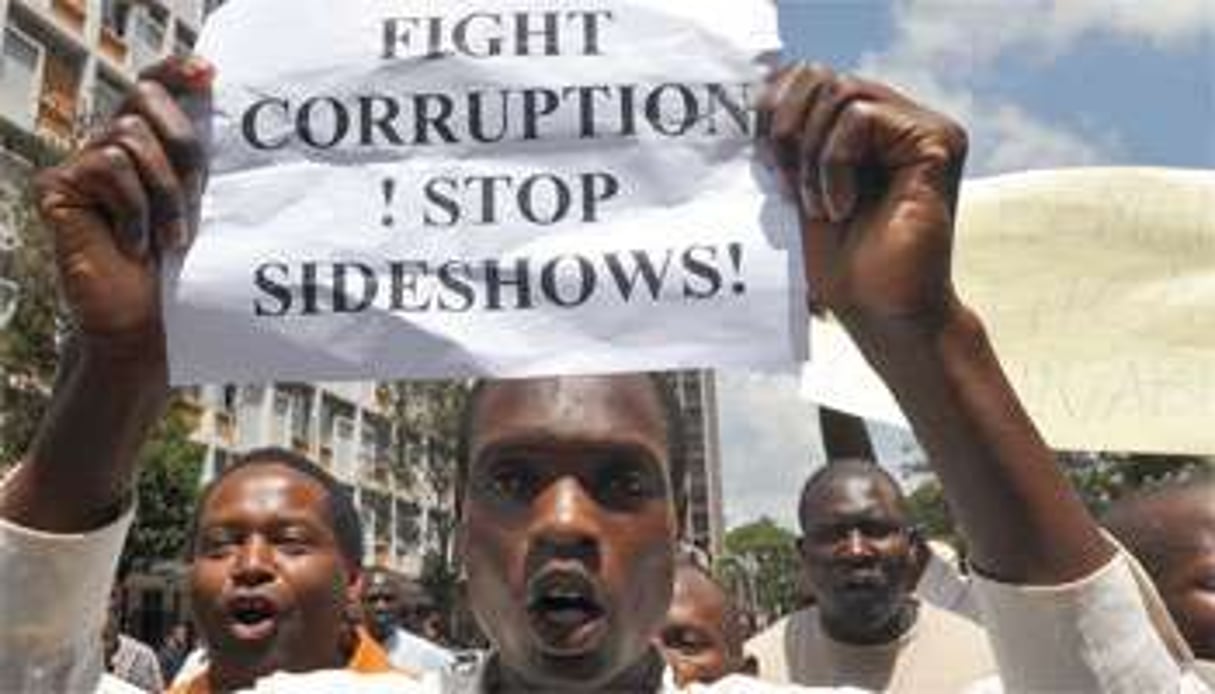 Manifestation au Kenya, le 17 février, après un scandale qui a éclaboussé deux ministres © AFP