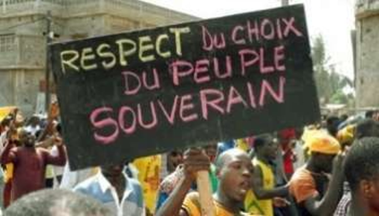 Des manifestants de l’opposition, le 13 mars 2010 à Lomé, au Togo. © AFP