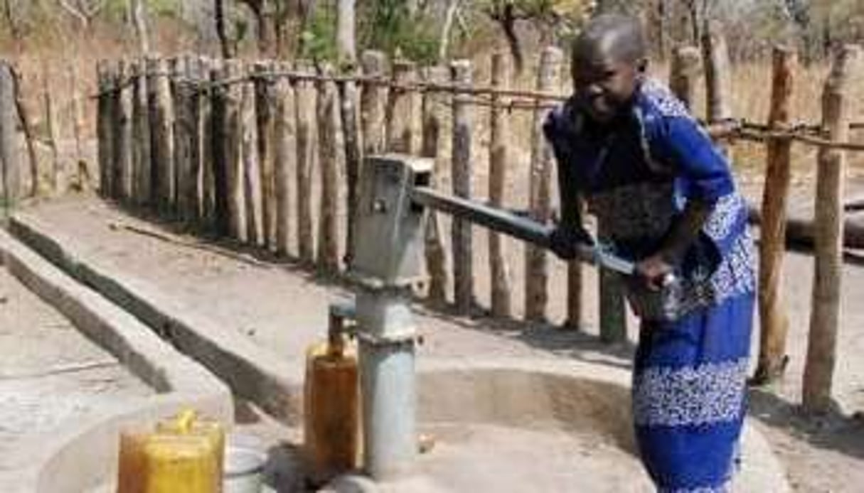 Une pompe à eau dans le village de Mirindanyi, au Sud-Soudan. © AFP