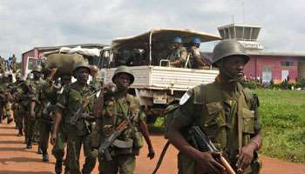 Des soldats de la MONUC et de l’armée de RDC dans le nord ouest du pays en décembre 2009. © AFP