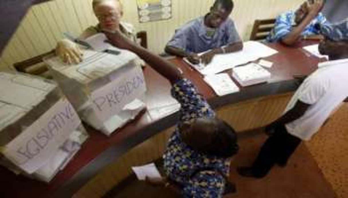 Un bureau électoral lors des élections de 2005. © AFP