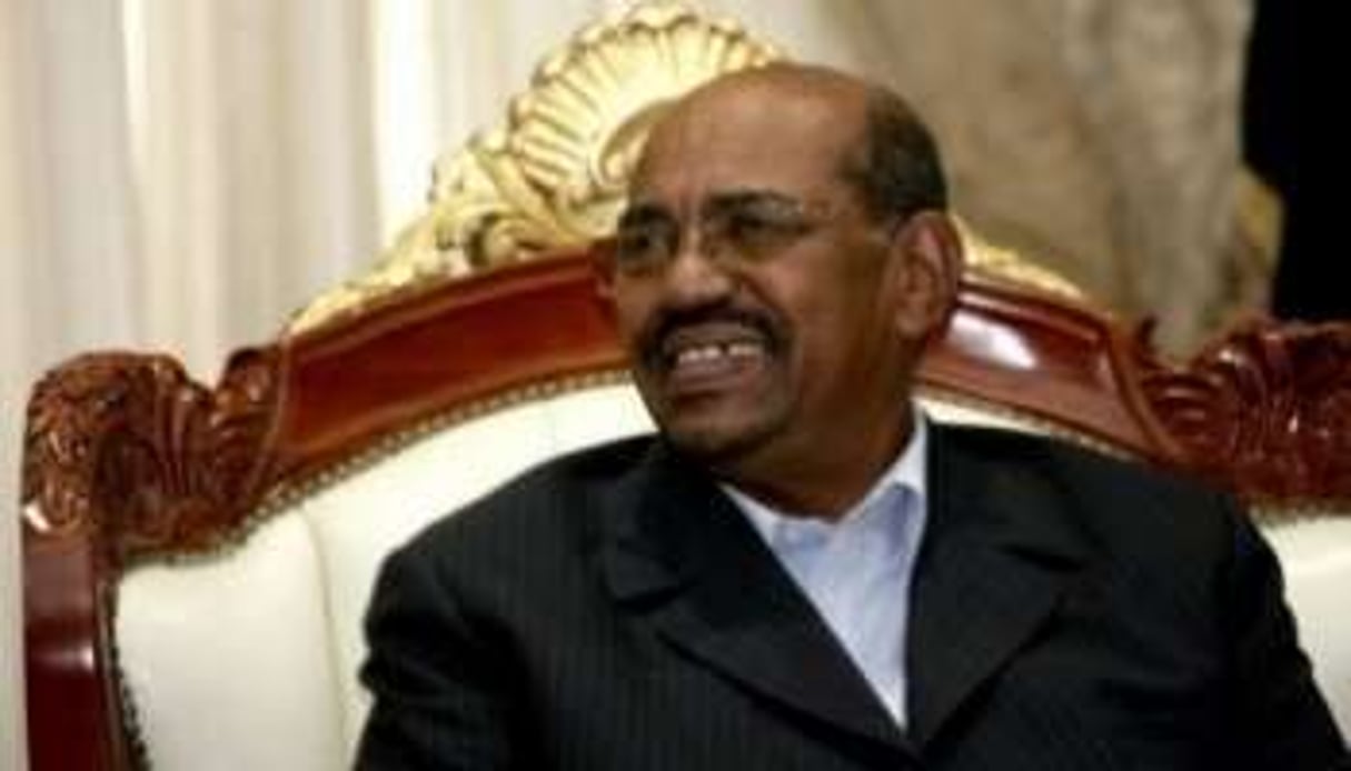 Le président soudanais Omar el-Béchir, le 18 avril 2010 à Khartoum. © AFP