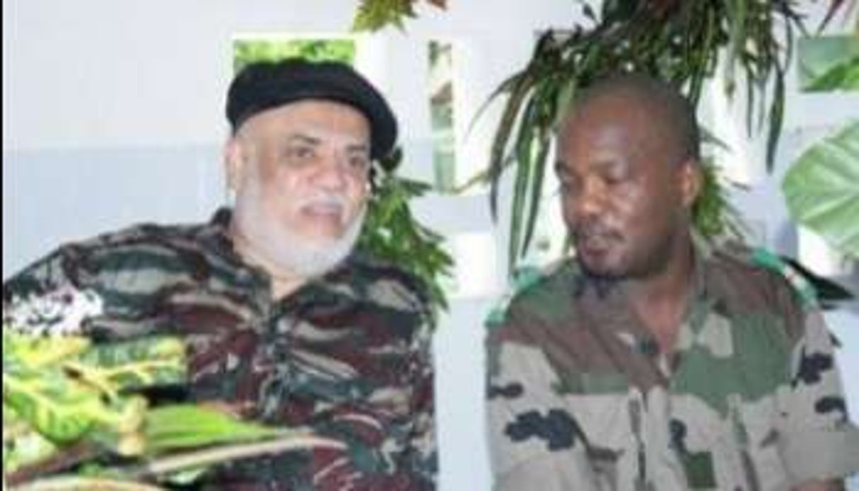 Le président Sambi et le général Salimou. © D.R.