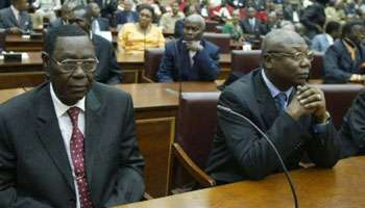 Les opposants centrafricains Martin Ziguélé (à dr.) et André Kolingba en juin 2005. © AFP