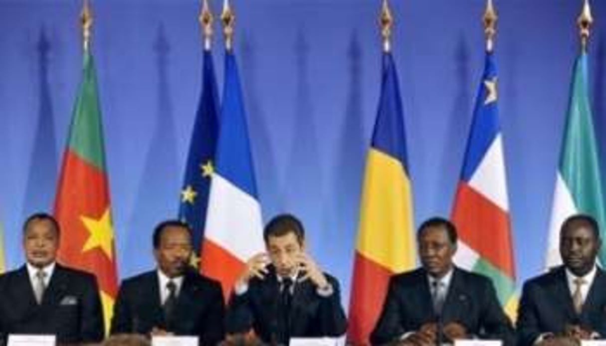 Le président français (c.) et ses homologues congolais, camerounais, tchadien et centrafricain. © Reuters