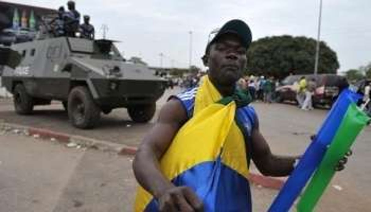 Un supporteur gabonais déçu, après une défaite des Panthères au stade Omar-Bongo de Libreville. © AFP