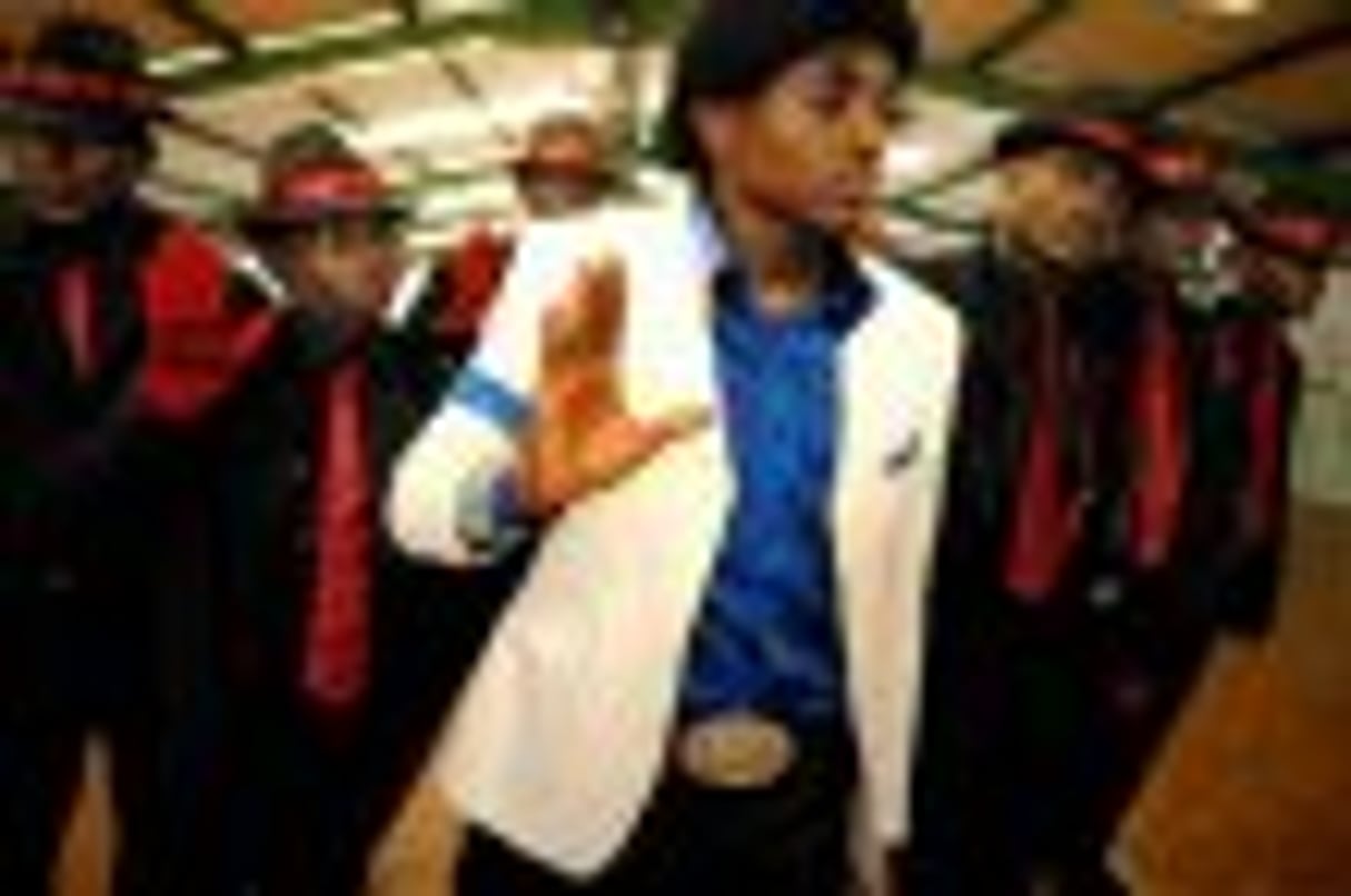 Au Gabon, « Michael Anicet » entretient la flamme du roi de la pop en dansant © AFP