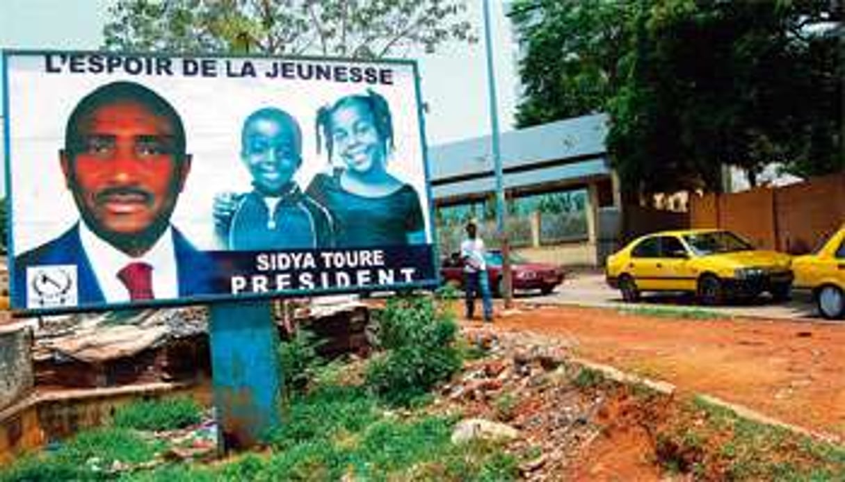 Avant-même le début officiel de la campagne, les affiches électorales ont fait leur apparition. © Cellou Diallo pour J.A.