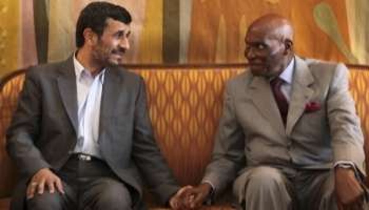 Les présidents iranien et sénégalais, Mahmoud Ahmadinejad et Abdoulaye Wade, le 26 novembre 2009. © Reuters