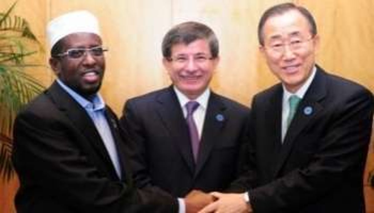 Ban Ki-moon, Sharif Sheikh Ahmed et Ahmed Davutoglu le 22 mai à Istambul © AFP