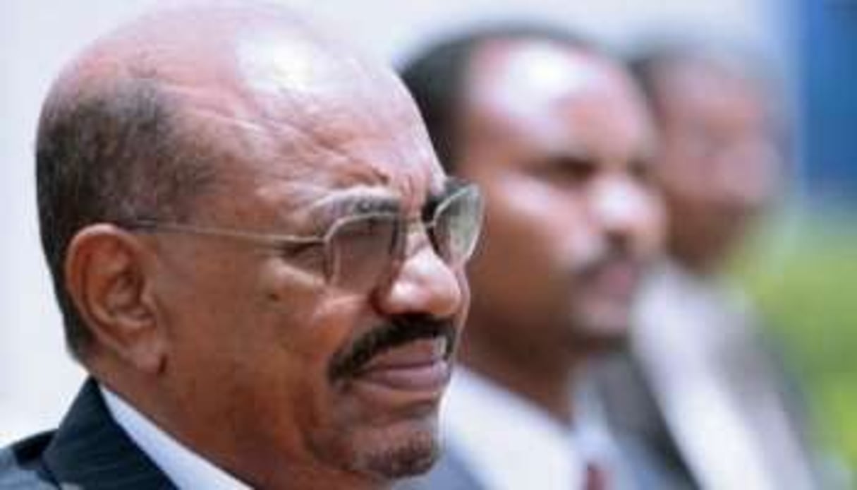 Le président soudanais Omar el-Béchir, le 26 mai 2010 à Khartoum, le jour de son investiture. © AFP